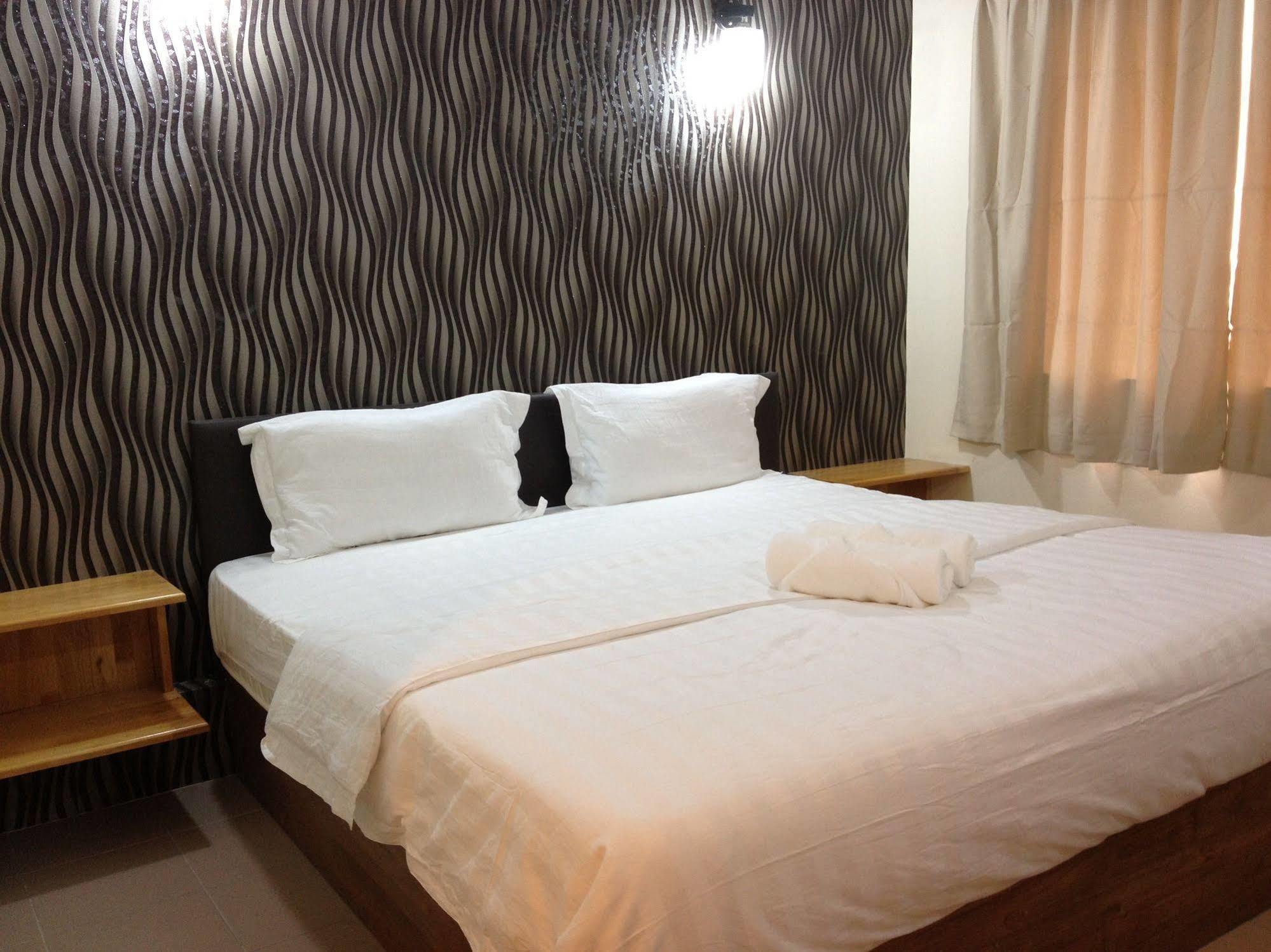 Oyo 982 Hotel Sk 加影 外观 照片