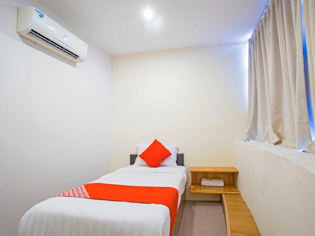 Oyo 982 Hotel Sk 加影 外观 照片
