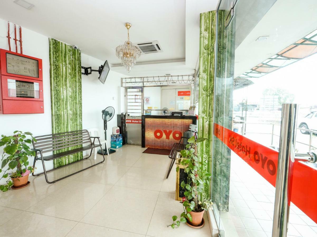 Oyo 982 Hotel Sk 加影 外观 照片